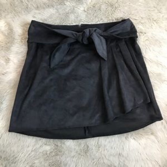 Black Suede Mini Skirt. Size Small - Picture 2 of 4